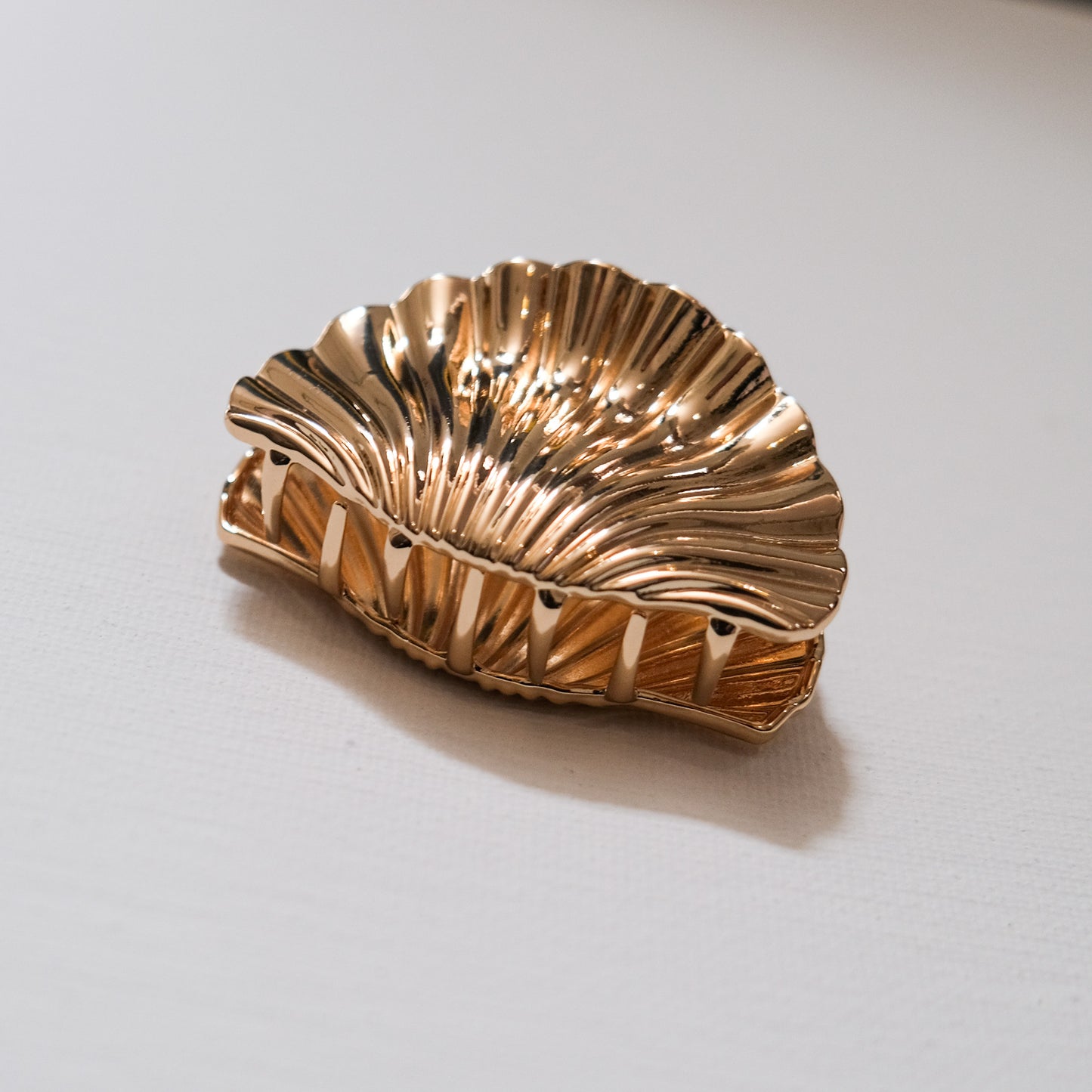 Shell Hair Claw Gold