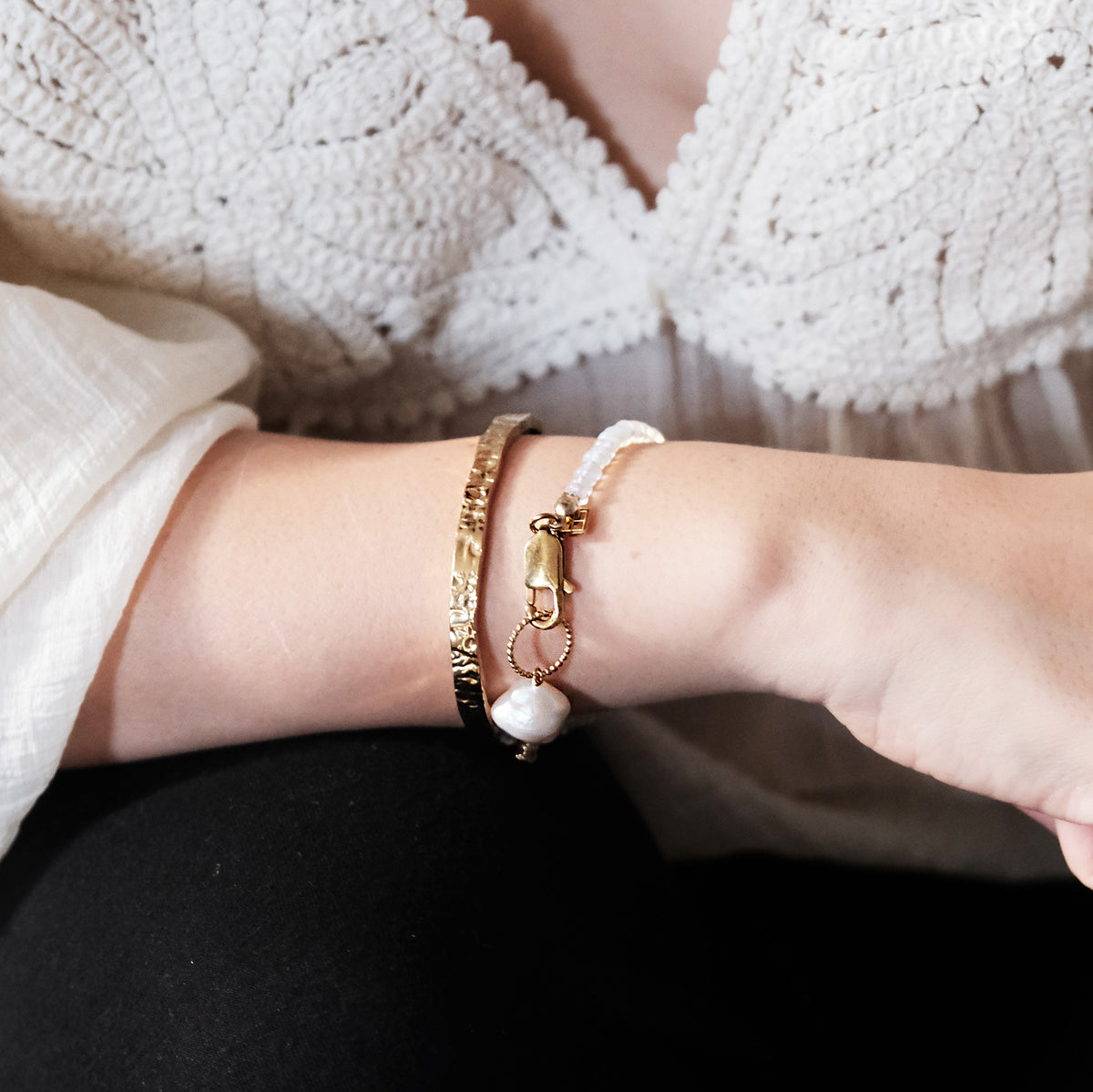 Lara Bracelet With A Keshi Pearl Opalite/Gold