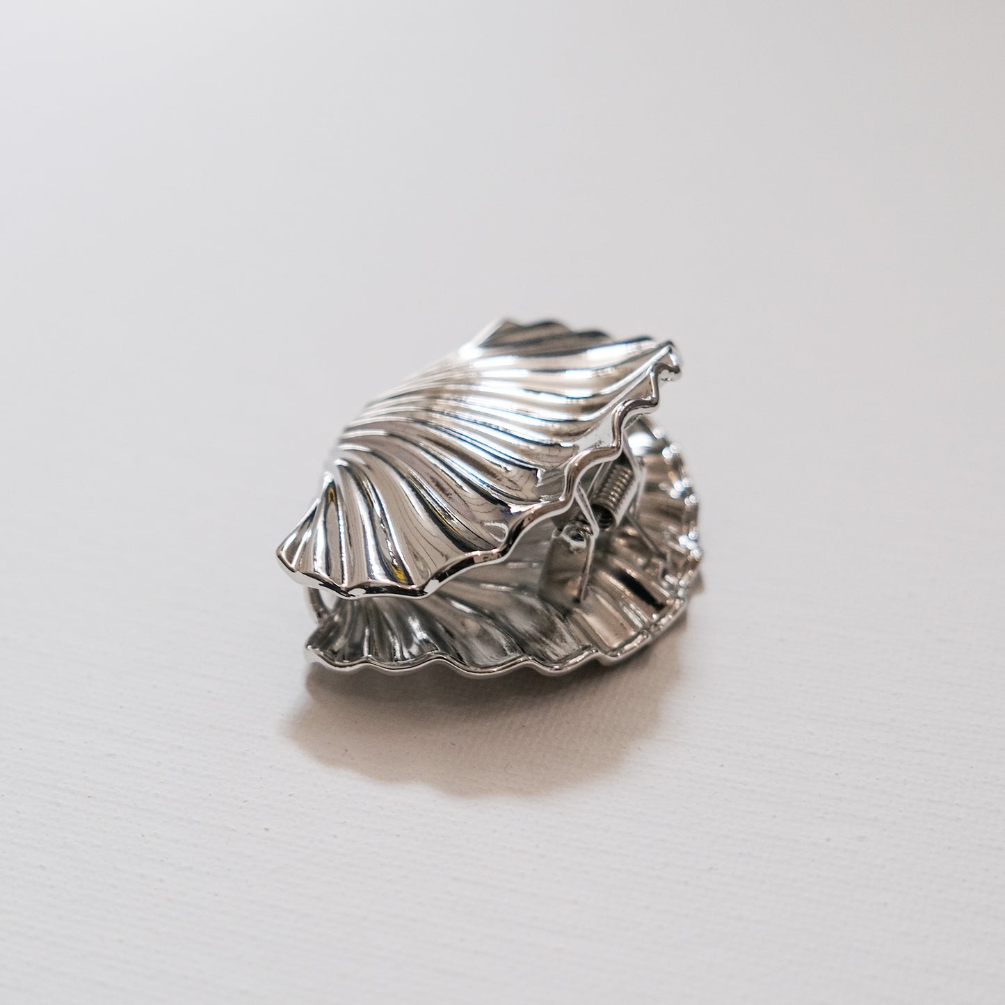 Shell Hair Claw Silver