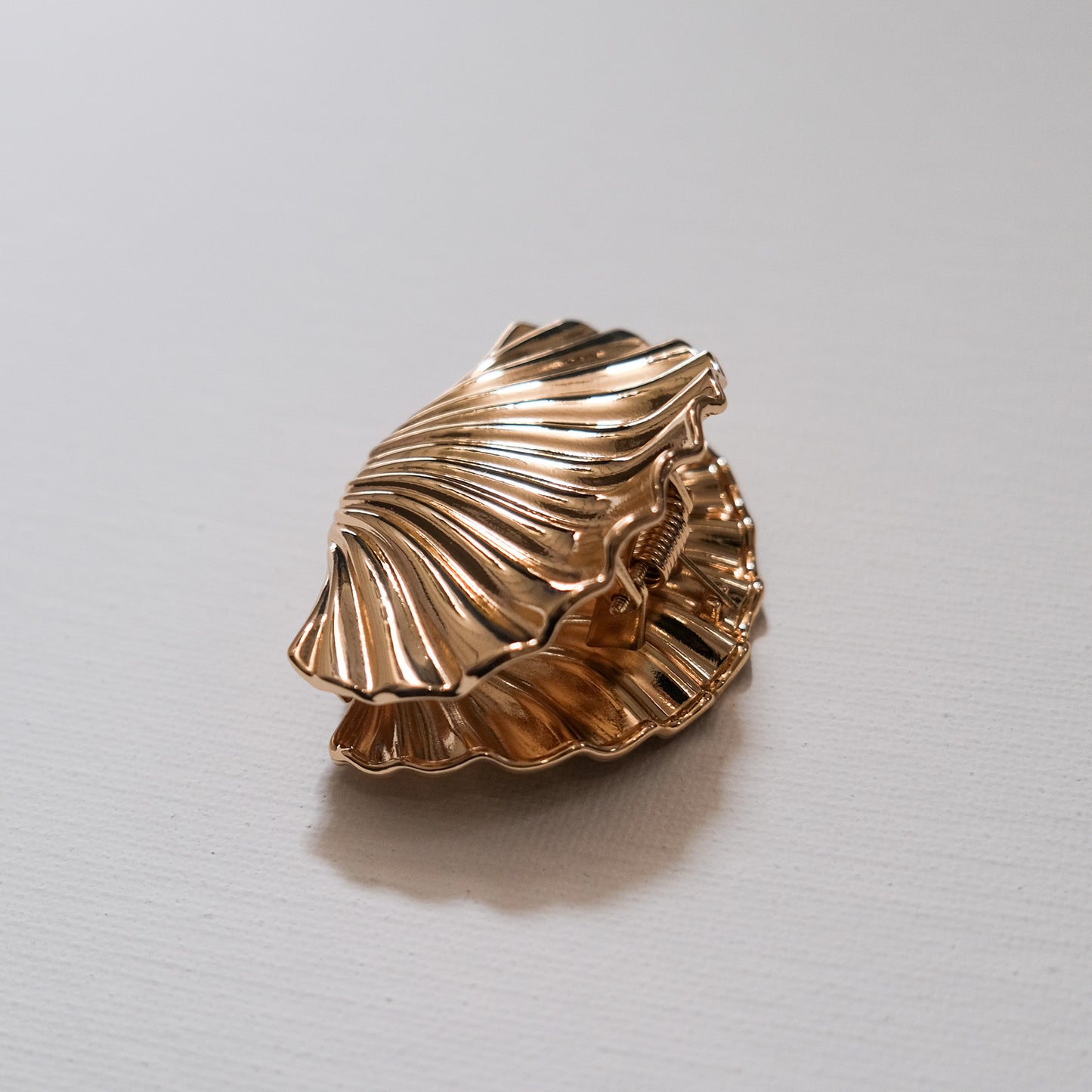 Shell Hair Claw Gold