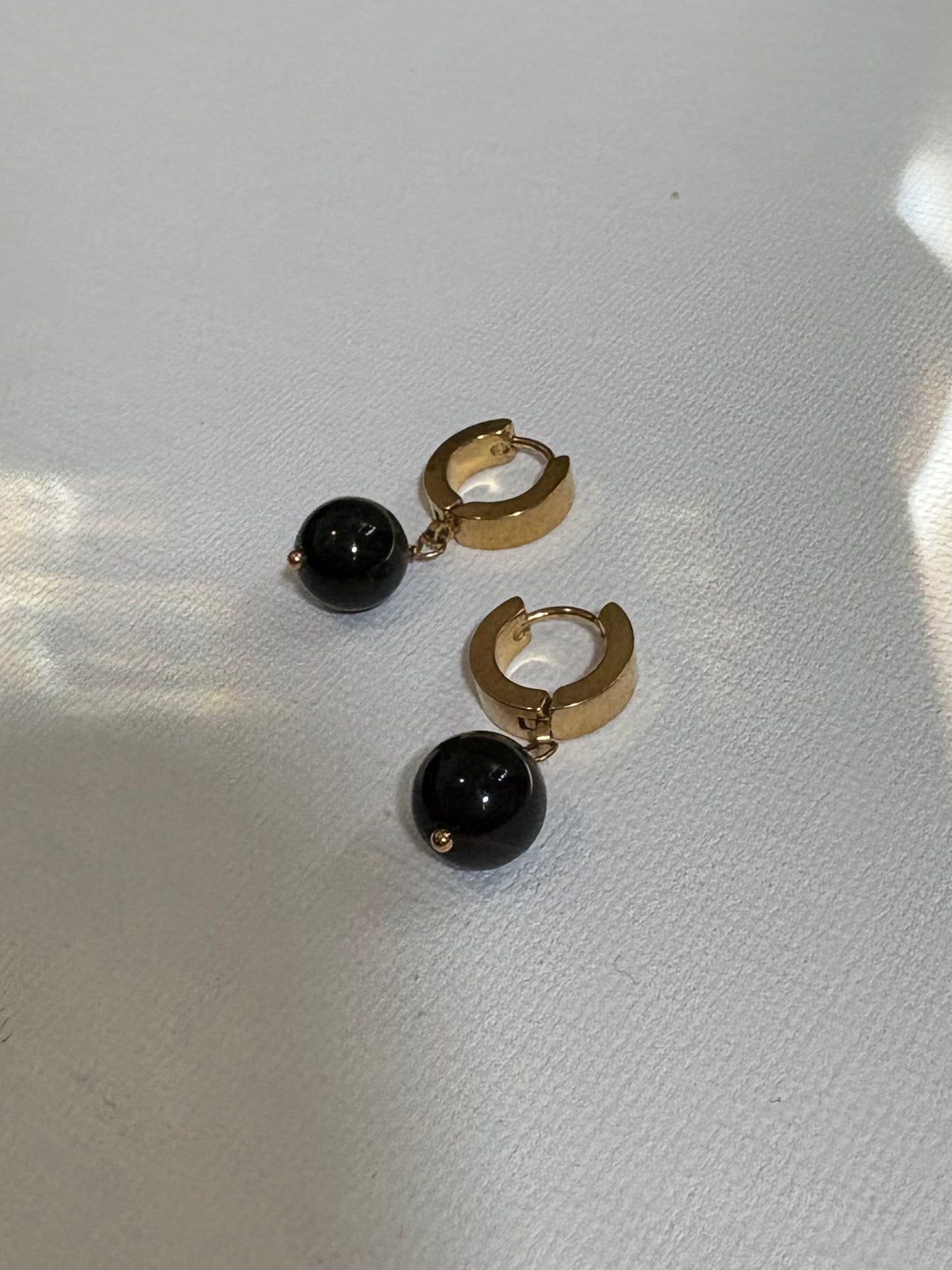 Rhea Huggies Gold Black Onyx